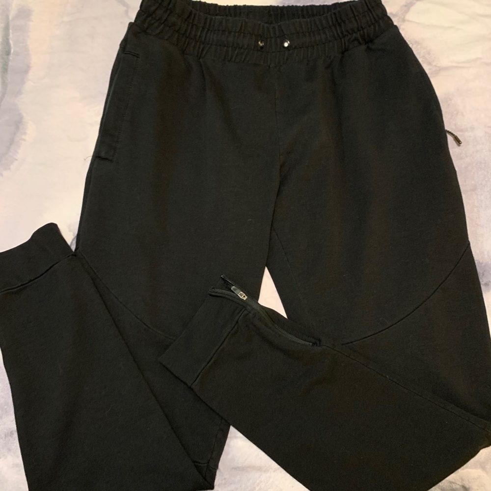 Alphalete men’s joggers